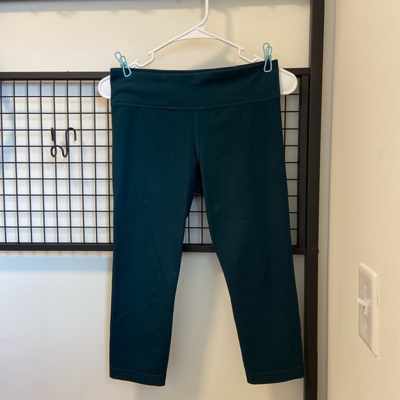 NWOT | Under Armour women’s capri‎ leggings — small/medium - Picture 1 of 4